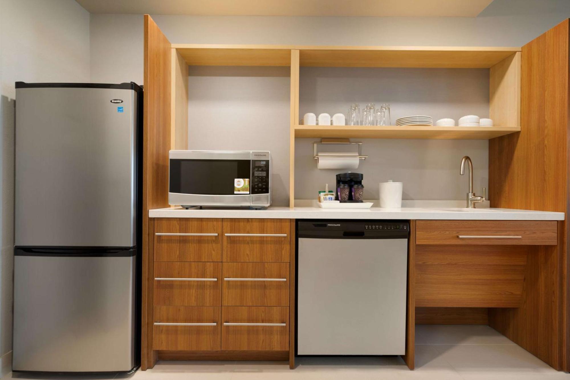 Home2 Suites By Hilton Роанок Экстерьер фото